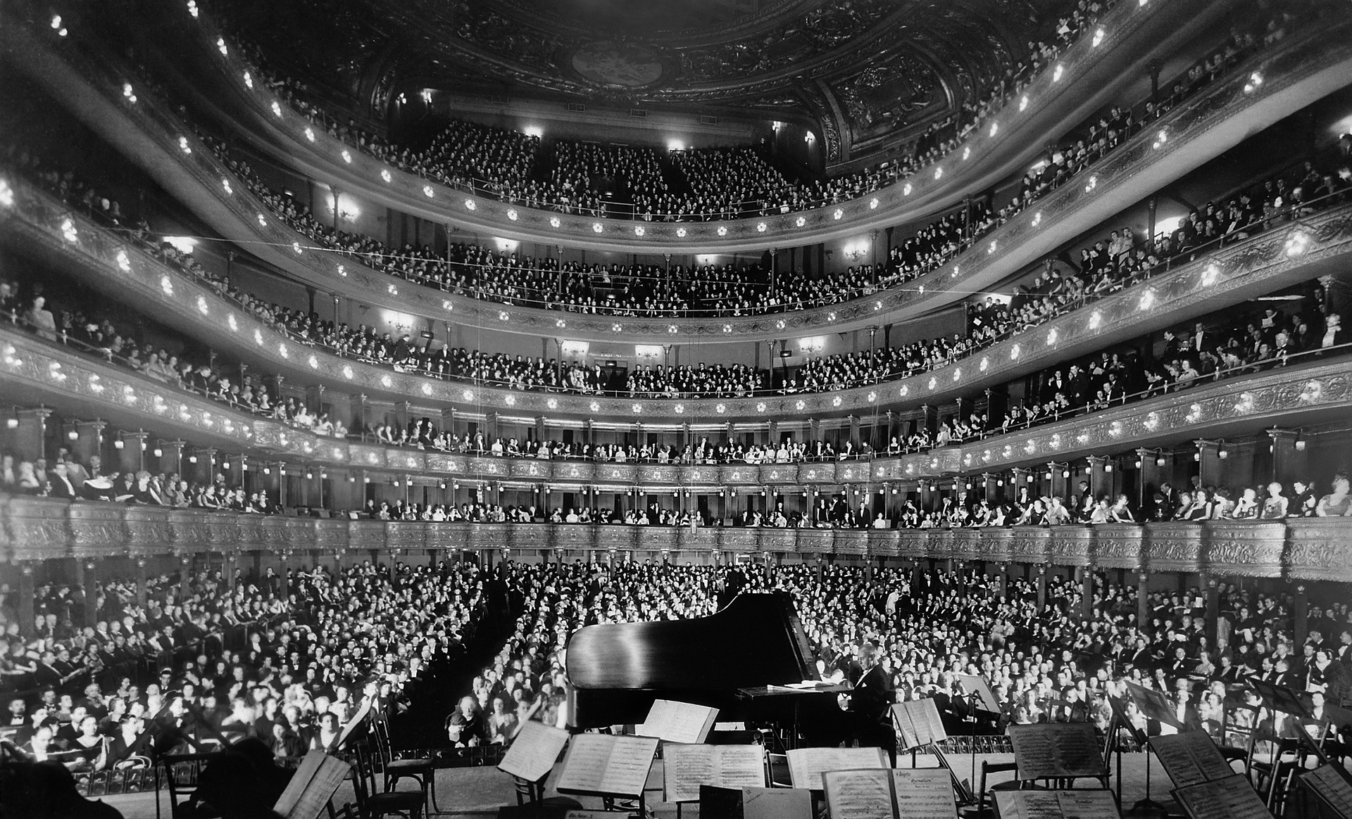 opera-67497_1920